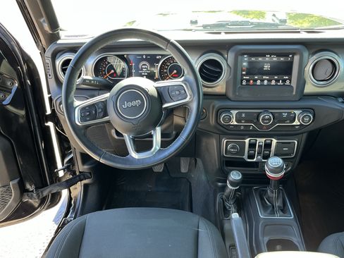 Used 2018 Jeep Wrangler Unlimited Sahara w/ LED Lighting Group AWD/4WD image 12