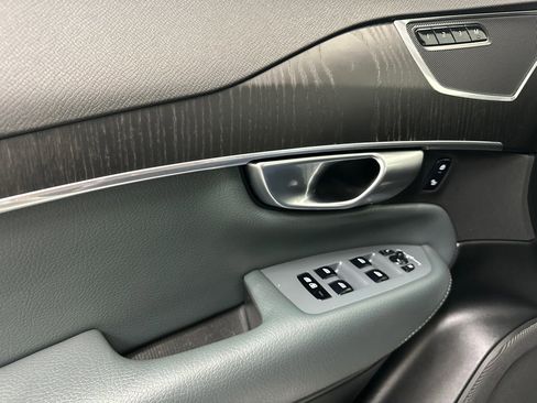 Used 2020 Volvo XC90 T6 Momentum w/ Protection Package Premier image 35