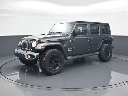 Used 2018 Jeep Wrangler Unlimited Sahara image 3
