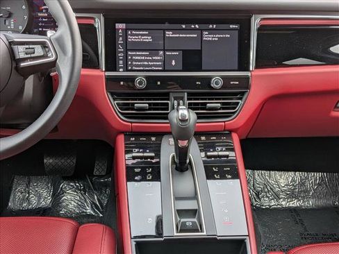 Used 2025 Porsche Macan image 20