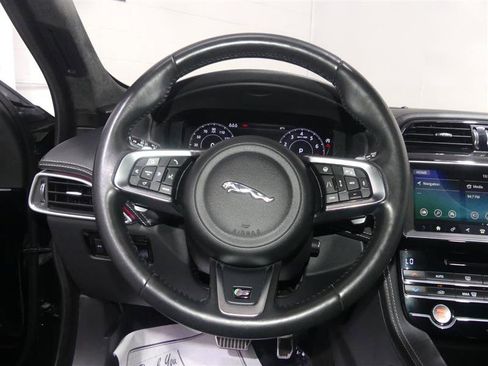 Used 2019 Jaguar F-PACE S image 31