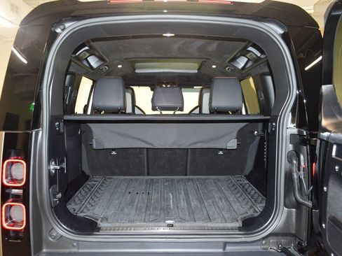 Certified 2025 Land Rover Defender 110 AWD/4WD image 37