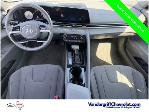 Used 2025 Hyundai Elantra SEL FWD image 8