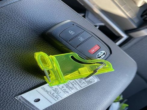 Used 2025 Toyota 4Runner SR5 image 34