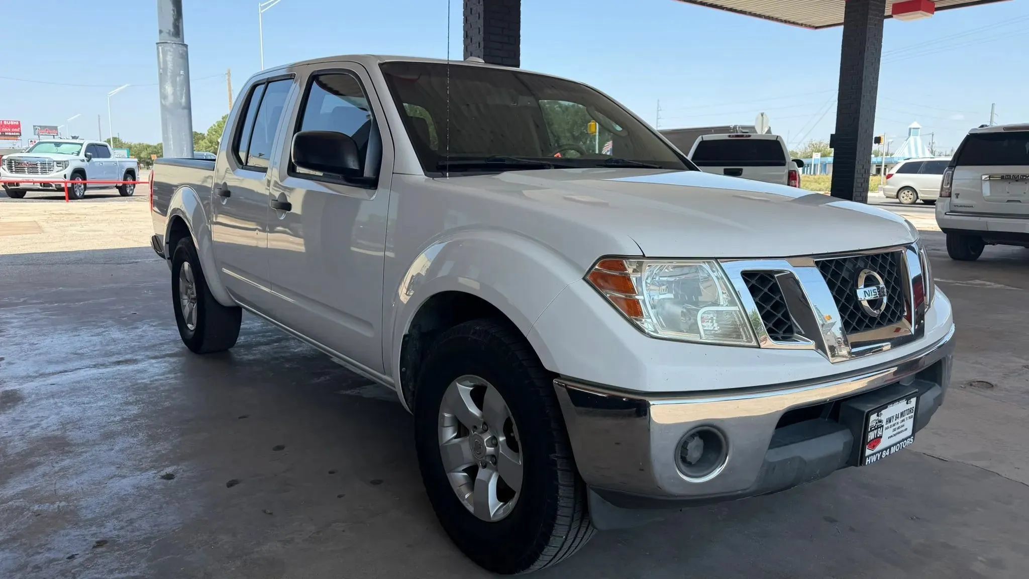 Used 2011 Nissan Frontier SV w/ SV Premium Utility Pkg RWD image 2