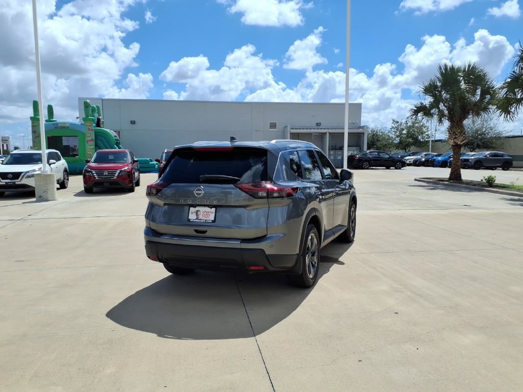 Used 2025 Nissan Rogue SV w/ SV Premium Package FWD image 5