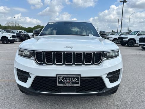 New 2025 Jeep Grand Cherokee Laredo w/ Luxury Tech Group I RWD image 8