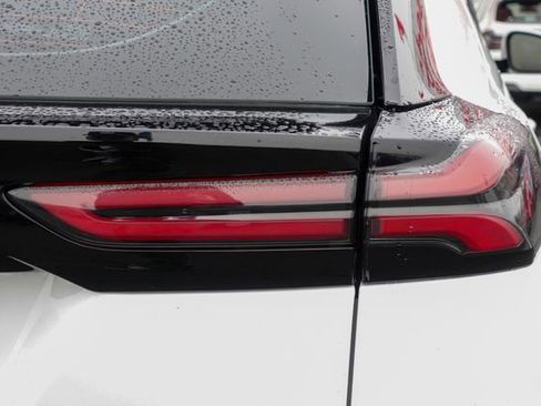 Used 2022 Chevrolet Bolt EUV LT w/ Comfort Package image 7