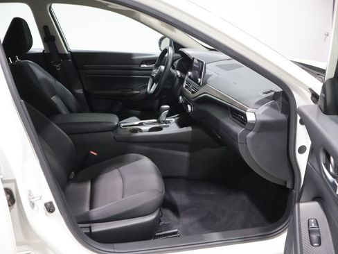 Used 2025 Nissan Altima 2.5 SV FWD image 22