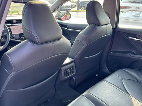 Used 2018 Toyota Camry XSE FWD image 17