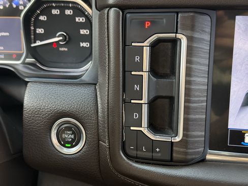 Used 2021 GMC Yukon Denali w/ Denali Premium Package AWD/4WD image 23