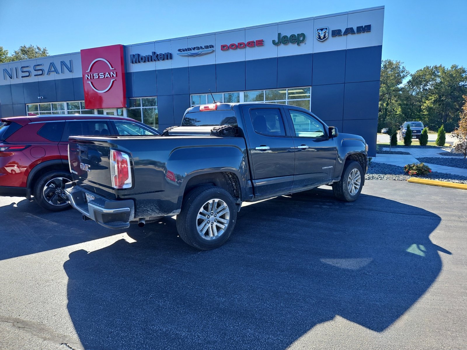 Used 2017 GMC Canyon 2WD Crew Cab w/ Convenience Package image 2