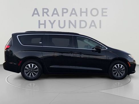Used 2021 Chrysler Pacifica Touring w/ Cold Weather Group FWD image 6