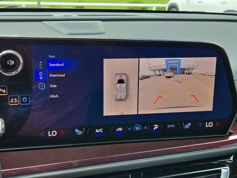 New 2026 Chevrolet Traverse Z71 w/ Enhanced Driving Package AWD/4WD image 25