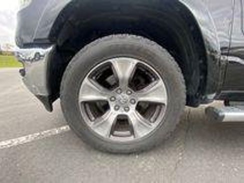 Used 2019 RAM 1500 Laramie AWD/4WD image 4