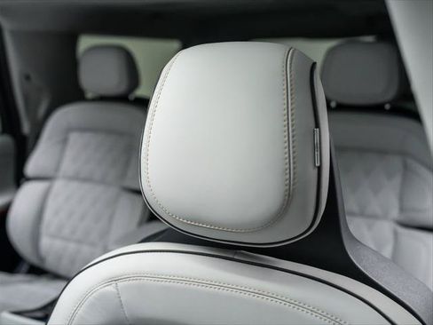 New 2026 Lincoln Navigator L Black Label AWD/4WD image 15