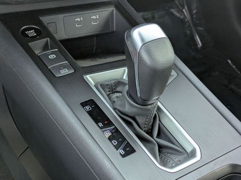 New 2026 Nissan Kicks SV w/ SV Premium Package FWD image 18