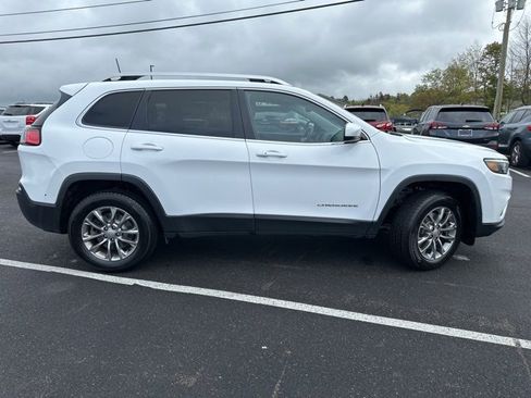 Used 2021 Jeep Cherokee Latitude Plus w/ Mopar Interior Package image 8