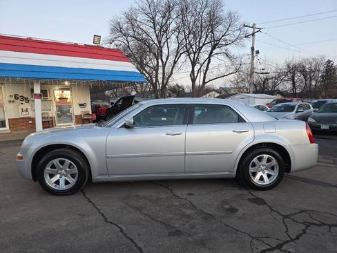 Used 2007 Chrysler 300 image 3