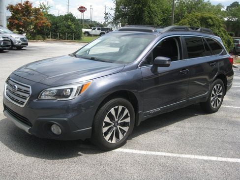 Used 2017 Subaru Outback 2.5i Limited AWD/4WD image 4