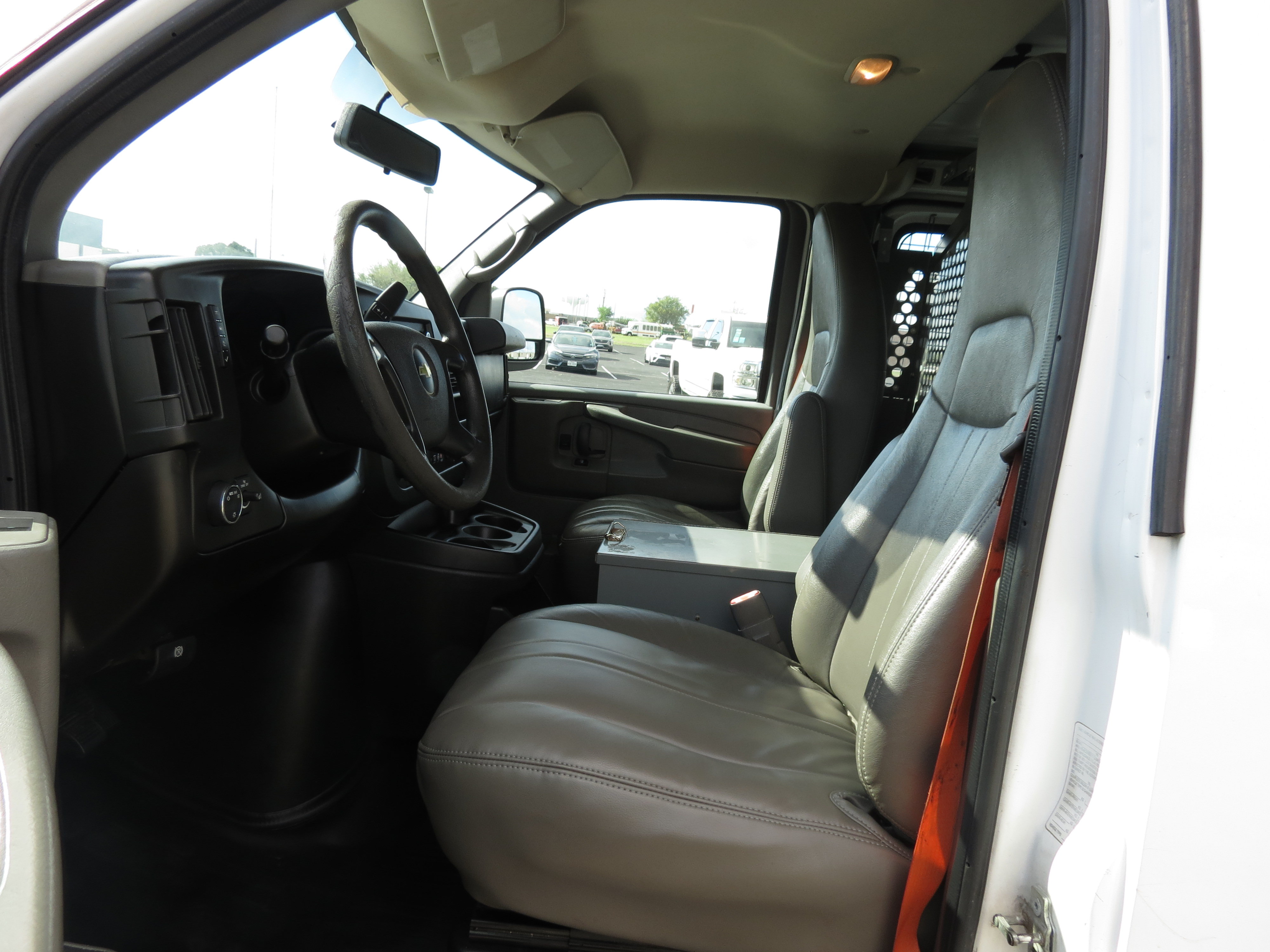 Used 2014 Chevrolet Express 2500 RWD image 20