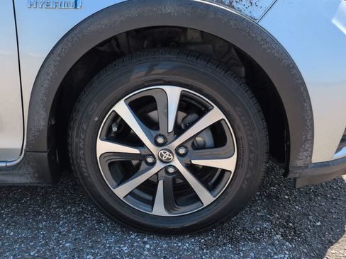 Used 2018 Toyota Prius C One FWD image 11