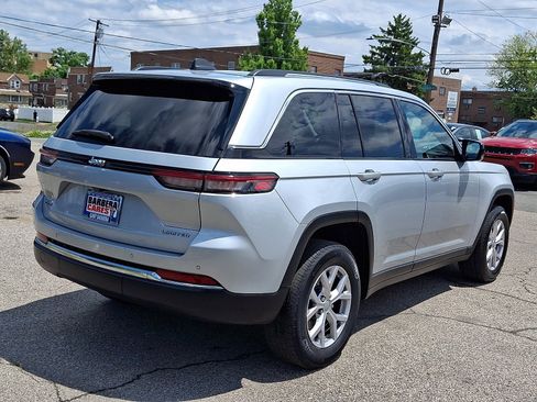 Used 2022 Jeep Grand Cherokee Limited AWD/4WD image 6