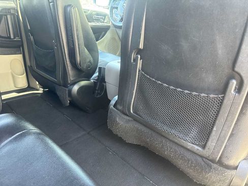 Used 2019 Dodge Grand Caravan SXT FWD image 16