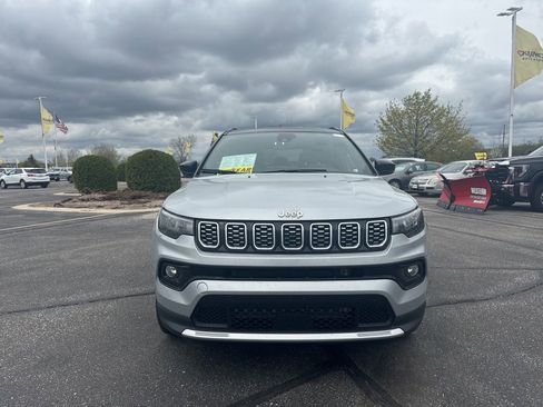 Used 2025 Jeep Compass Limited AWD/4WD image 2