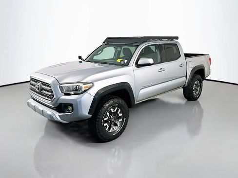 Used 2017 Toyota Tacoma TRD Off-Road w/ Tow Package (A/T) AWD/4WD image 3