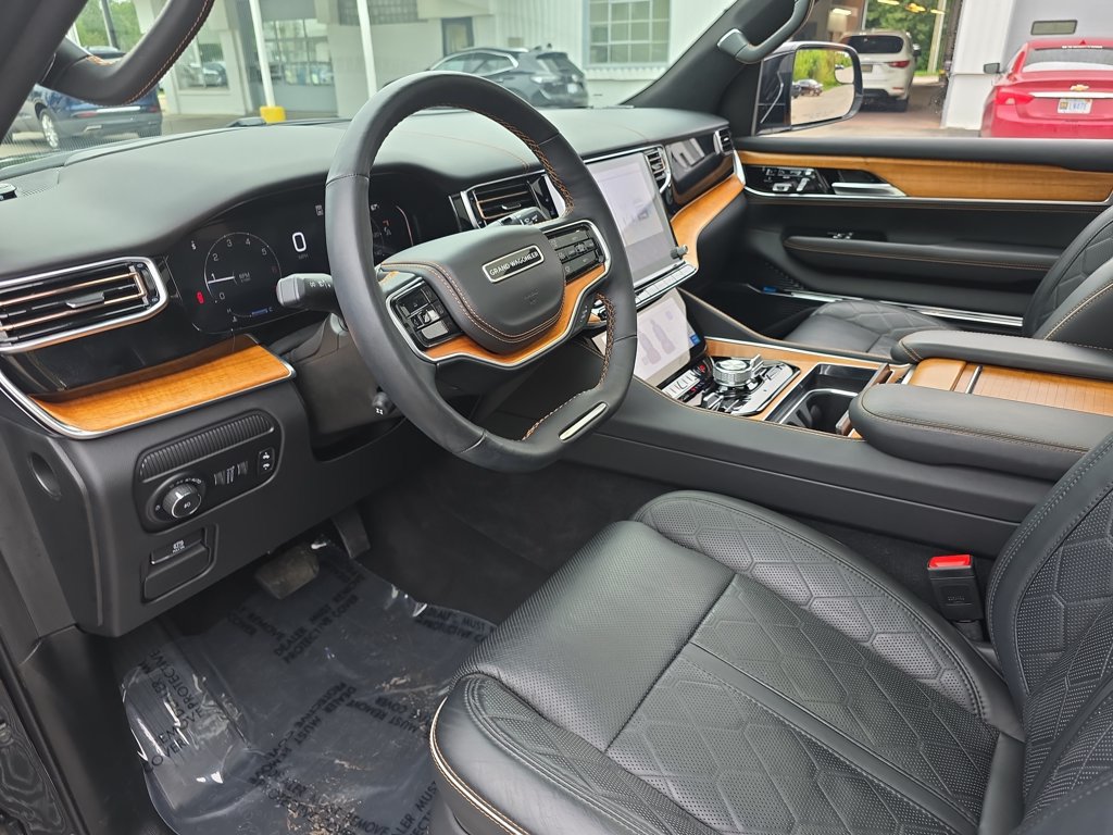 Used 2023 Jeep Grand Wagoneer Series III AWD/4WD image 18