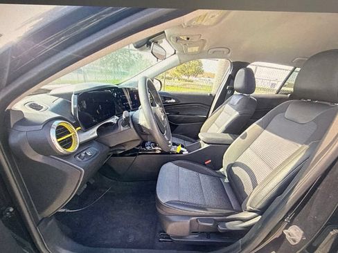 Used 2025 Chevrolet Trax LT FWD image 5