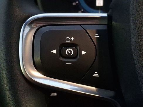 Used 2023 Volvo XC40 Recharge Ultimate image 18