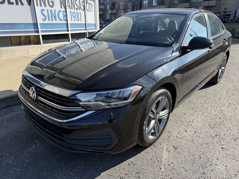 Used 2024 Volkswagen Jetta SE image 9