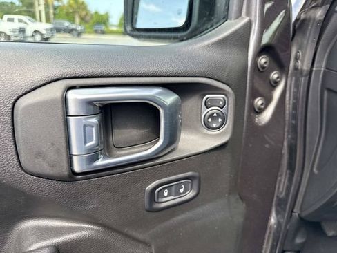 Used 2026 Jeep Gladiator Rubicon AWD/4WD image 18