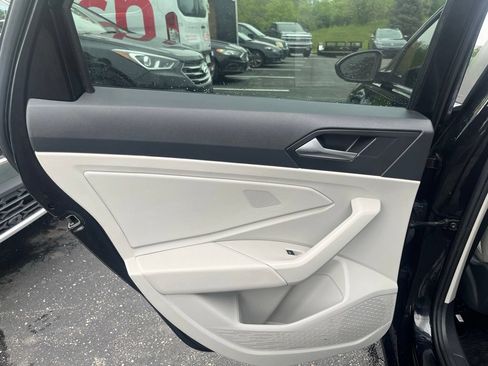 Used 2024 Volkswagen Jetta SE w/ Panoramic Sunroof Package FWD image 22