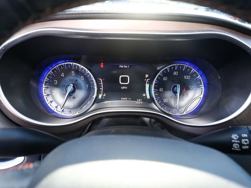 Used 2019 Chrysler Pacifica Touring-L Plus image 13