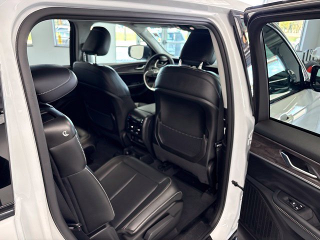 Used 2024 Jeep Grand Cherokee L Limited w/ Black Appearance Package AWD/4WD image 29