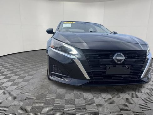 Used 2023 Nissan Altima 2.5 SV AWD/4WD image 12