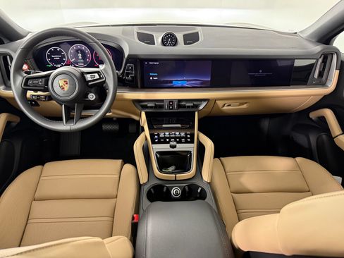Certified 2026 Porsche Cayenne E-Hybrid Coupe AWD/4WD image 16