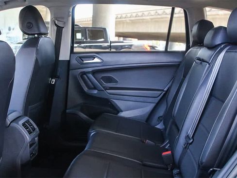 Used 2019 Volkswagen Tiguan SE w/ Panoramic Sunroof Package image 19