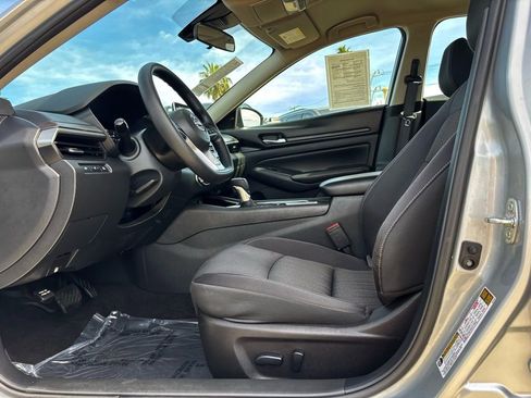 Used 2024 Nissan Altima 2.5 SV image 19