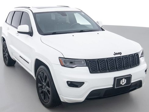 Used 2018 Jeep Grand Cherokee Altitude image 1