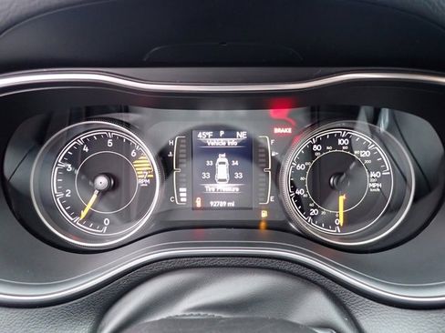 Used 2021 Jeep Cherokee Latitude Plus w/ Mopar Interior Package image 29