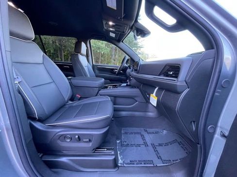 New 2025 Chevrolet Suburban Premier AWD/4WD image 27