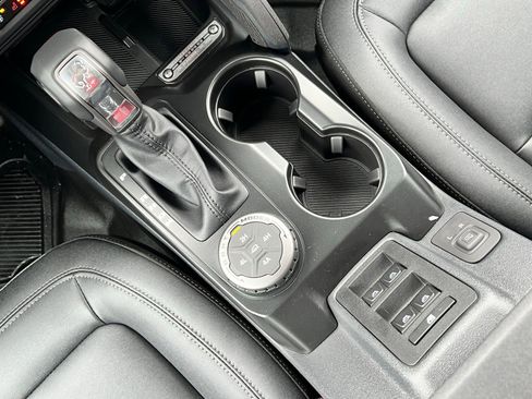 New 2025 Ford Bronco Badlands image 26