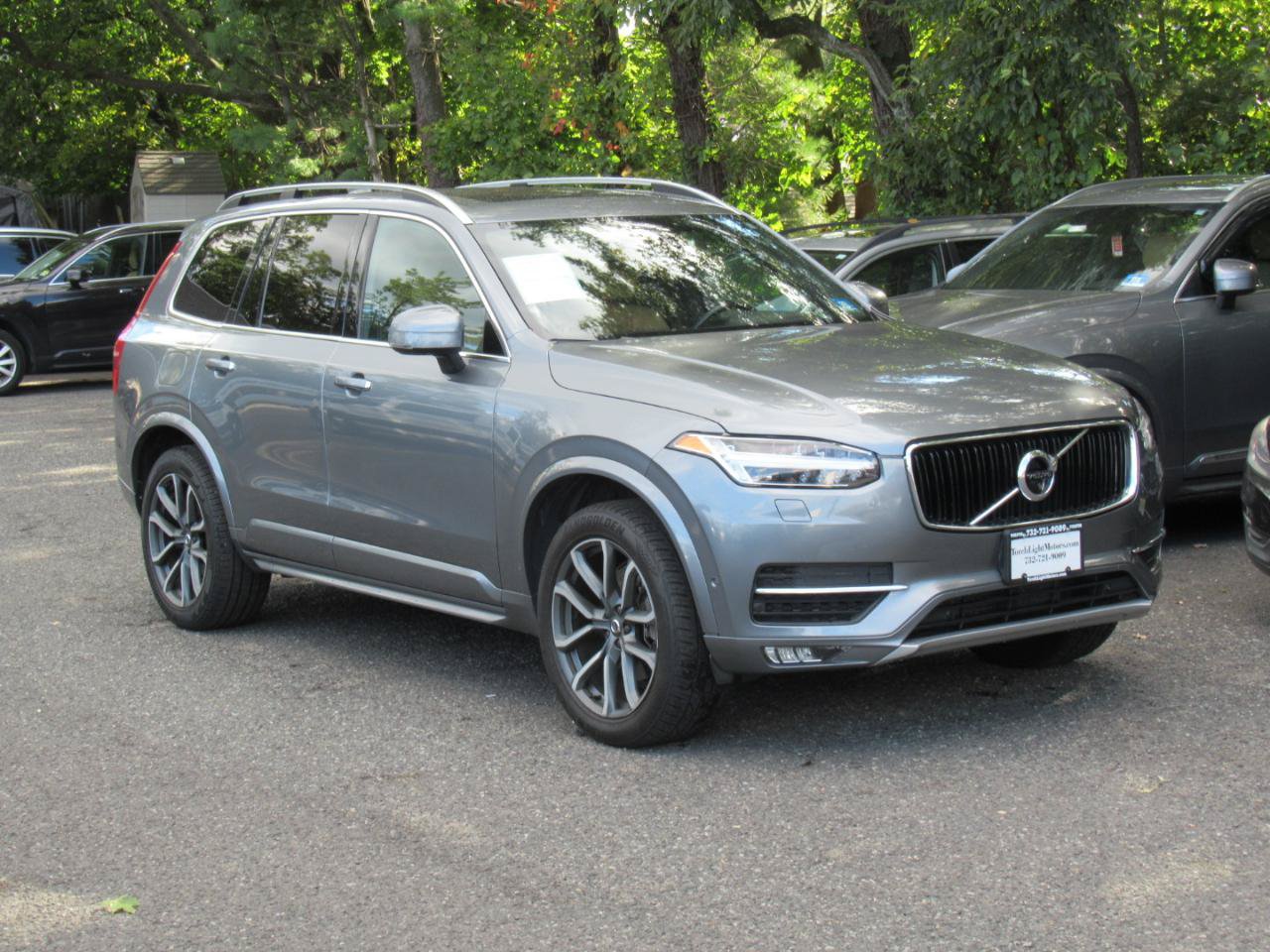 Used 2017 Volvo XC90 T6 Momentum w/ Vision Package AWD/4WD image 8