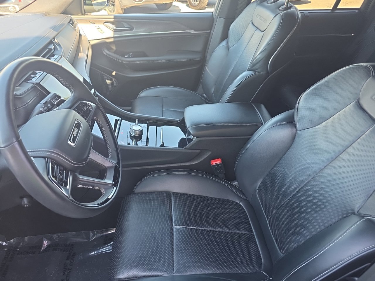 Used 2025 Jeep Grand Cherokee Overland w/ Adv Protech Group III AWD/4WD image 12