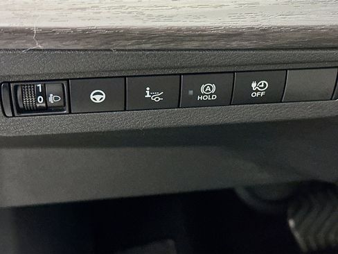 Used 2023 Nissan Ariya AWD image 17