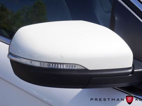 Used 2018 Ford Edge Titanium w/ Equipment Group 302A AWD/4WD image 15